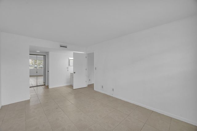 1552 SE Royal Green Cir Apt O103, Port St Lucie, FL 34952