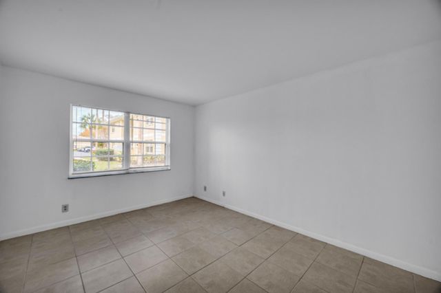 1552 SE Royal Green Cir Apt O103, Port St Lucie, FL 34952