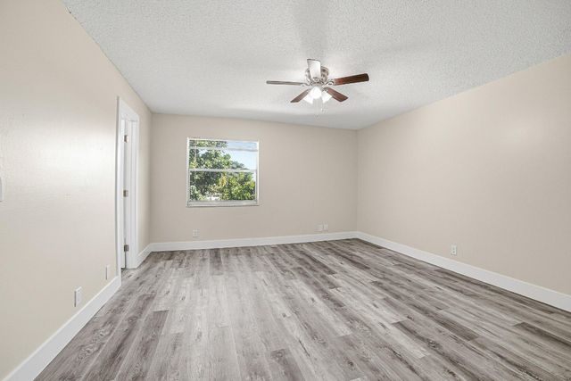 7903 SW 9th Street, North Lauderdale, FL 33068