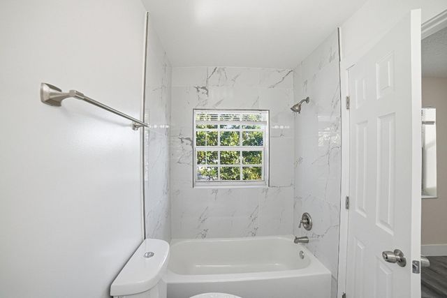 7903 SW 9th Street, North Lauderdale, FL 33068