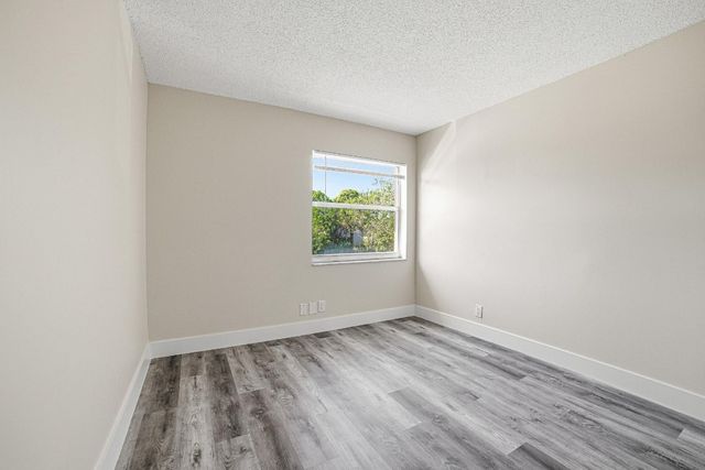 7903 SW 9th Street, North Lauderdale, FL 33068