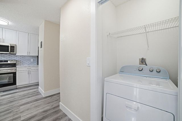 7903 SW 9th Street, North Lauderdale, FL 33068