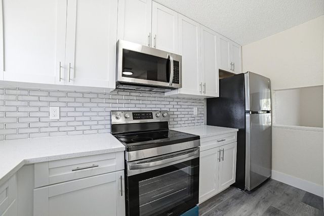 7903 SW 9th Street, North Lauderdale, FL 33068