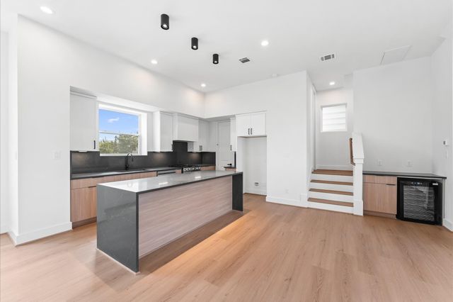 3209 Baer Street B, Houston, TX 77020