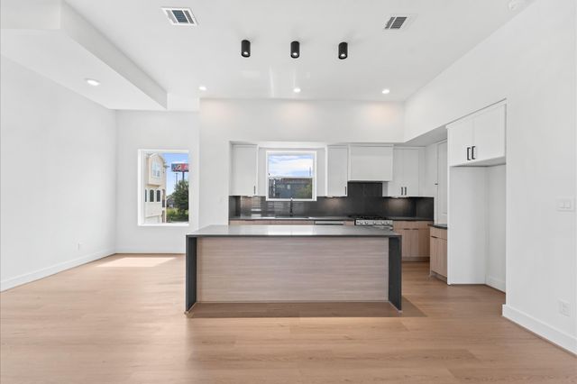 3209 Baer Street B, Houston, TX 77020