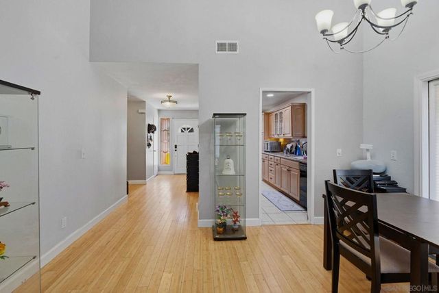 1853 Cathedral Gln, Escondido, CA 92029