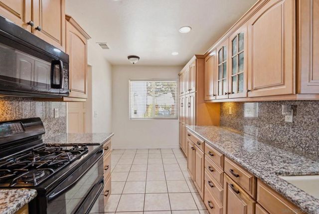1853 Cathedral Gln, Escondido, CA 92029