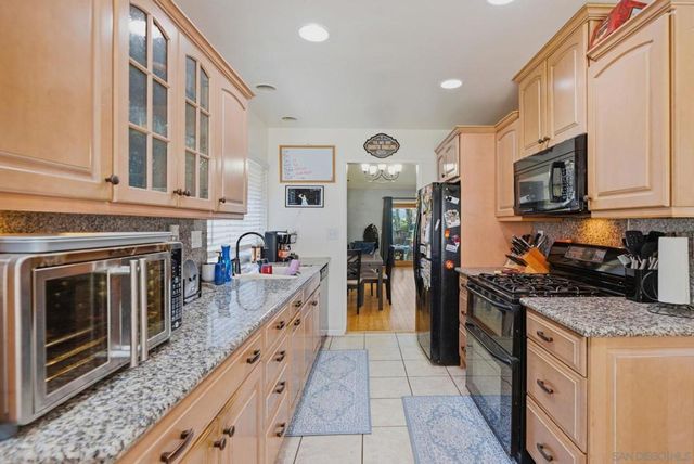 1853 Cathedral Gln, Escondido, CA 92029