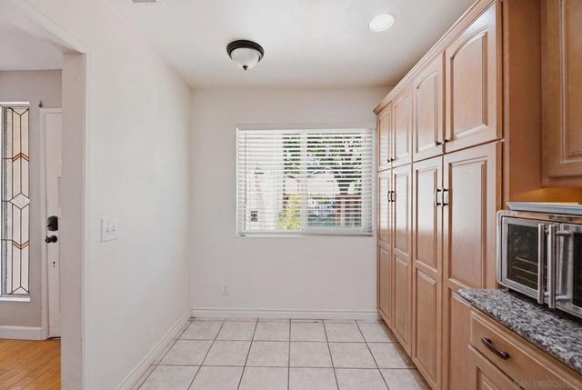 1853 Cathedral Gln, Escondido, CA 92029