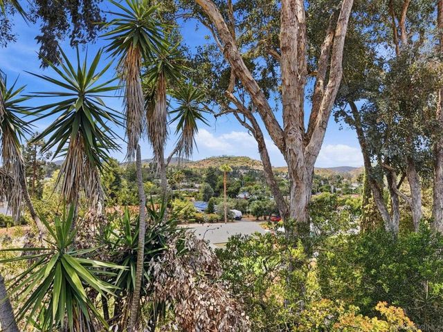 1853 Cathedral Gln, Escondido, CA 92029