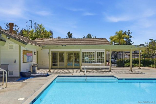 1853 Cathedral Gln, Escondido, CA 92029