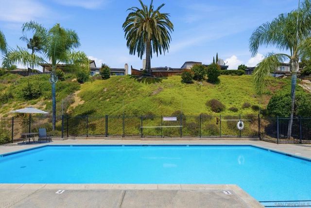 1853 Cathedral Gln, Escondido, CA 92029