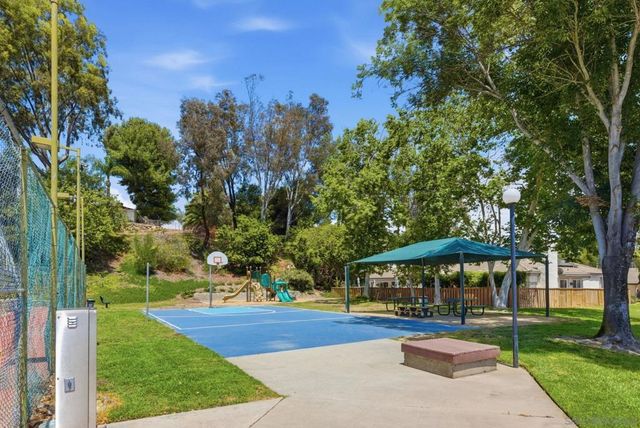 1853 Cathedral Gln, Escondido, CA 92029