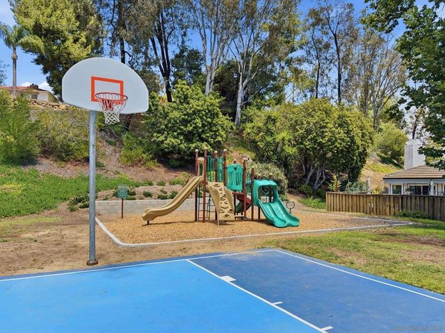 1853 Cathedral Gln, Escondido, CA 92029