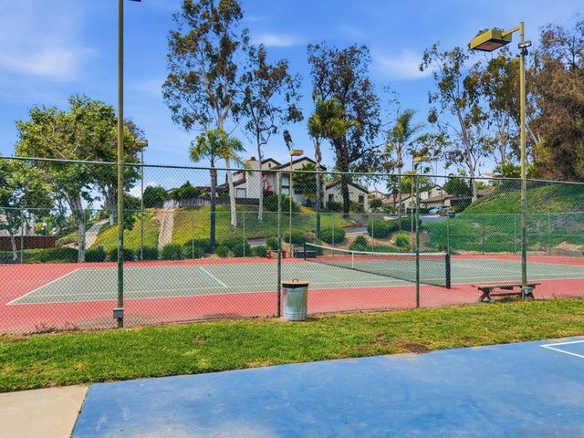 1853 Cathedral Gln, Escondido, CA 92029