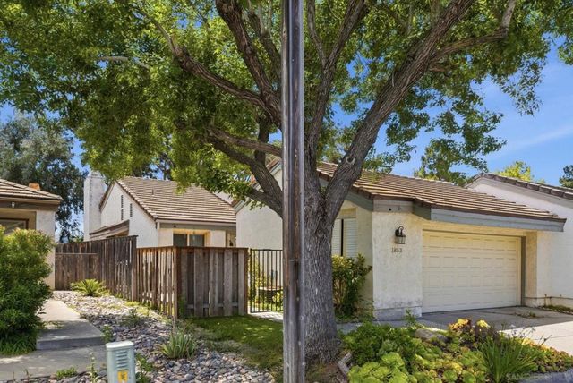 1853 Cathedral Gln, Escondido, CA 92029