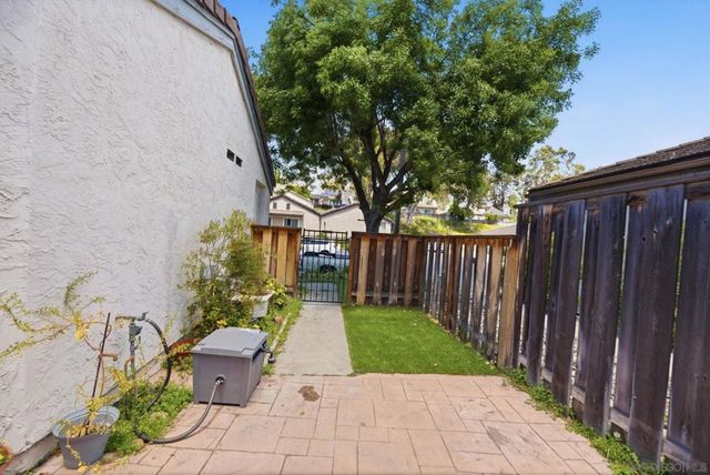 1853 Cathedral Gln, Escondido, CA 92029