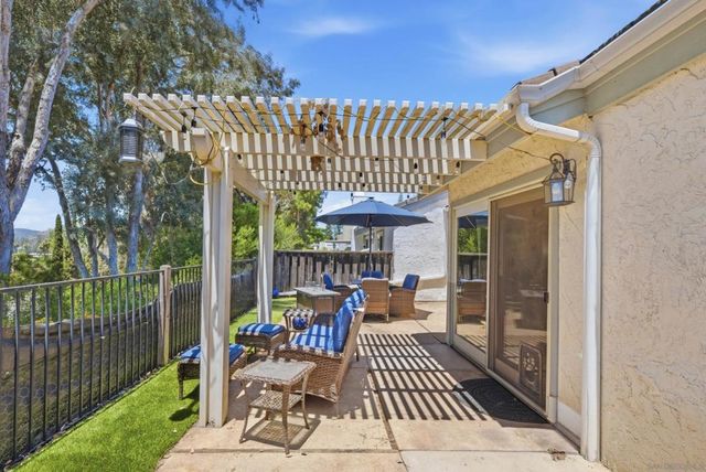 1853 Cathedral Gln, Escondido, CA 92029