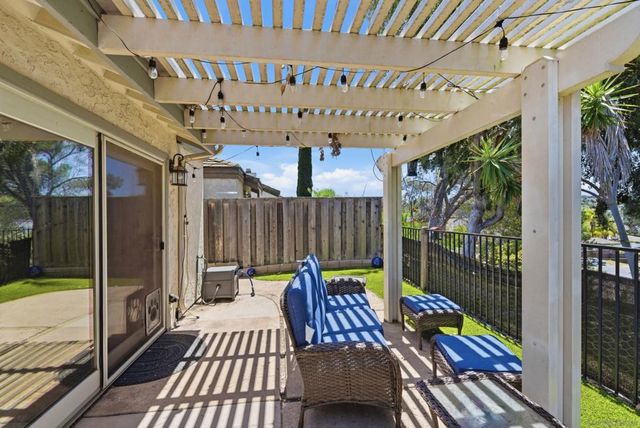 1853 Cathedral Gln, Escondido, CA 92029