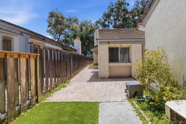 1853 Cathedral Gln, Escondido, CA 92029