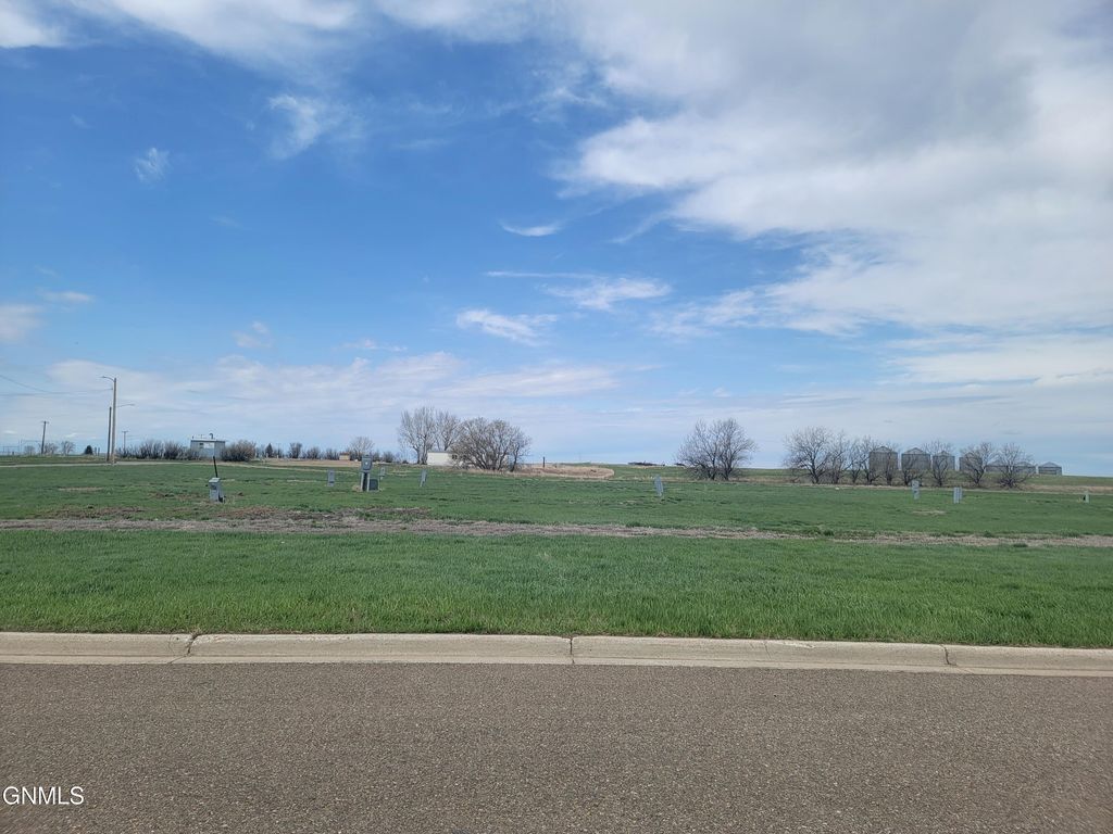 305 Hickman Street, Grenora, ND 58845