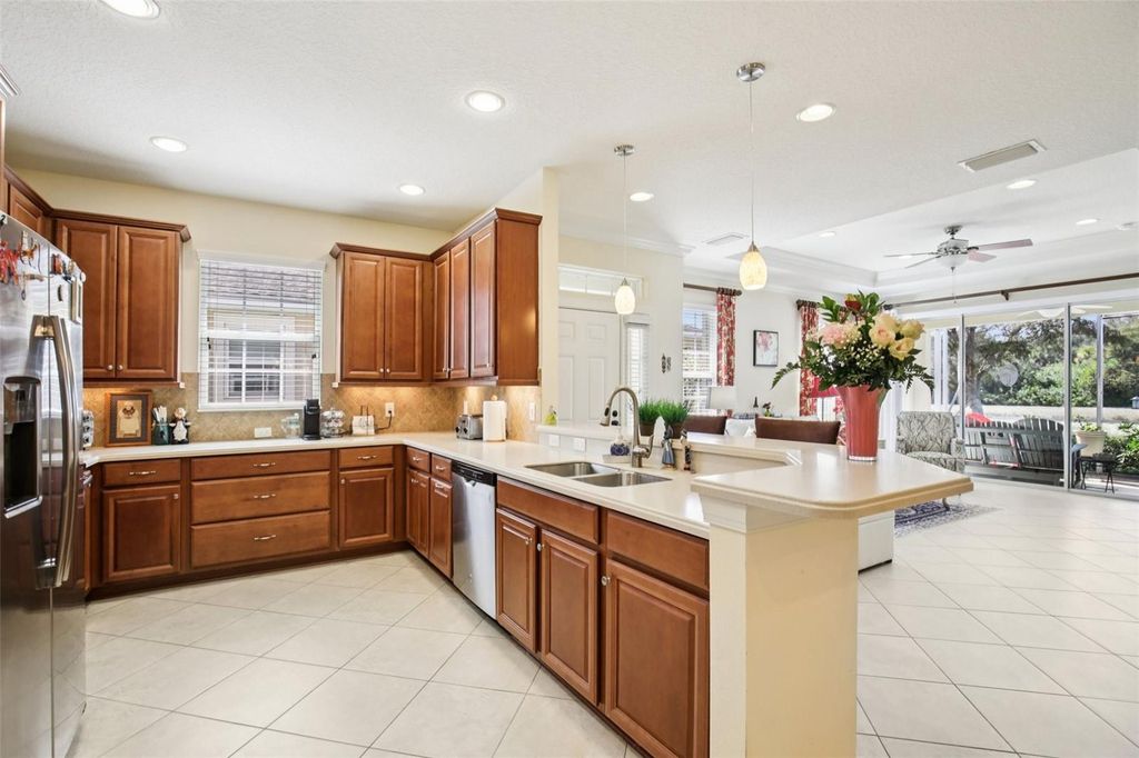 Image 15 of property listing at 293 CAPULET DRIVE, Venice, FL 34292