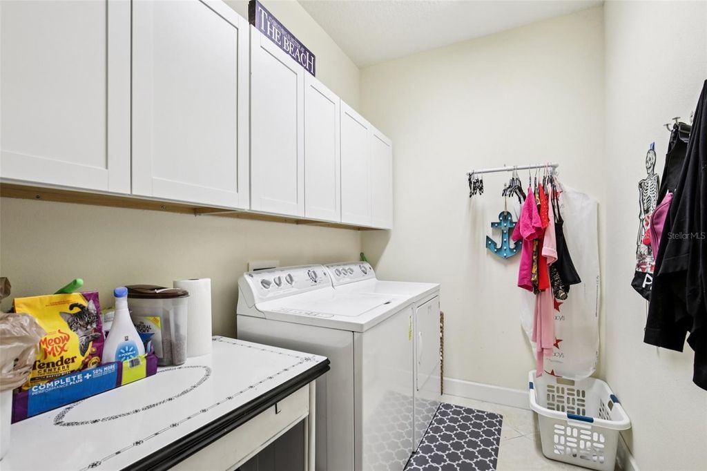 Image 27 of property listing at 293 CAPULET DRIVE, Venice, FL 34292