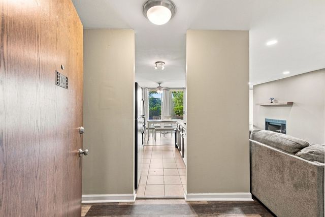 5950 Oakwood Drive 1C, Lisle, IL 60532