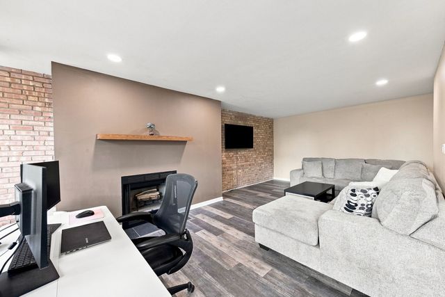 5950 Oakwood Drive 1C, Lisle, IL 60532