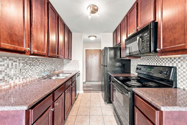 5950 Oakwood Drive 1C, Lisle, IL 60532