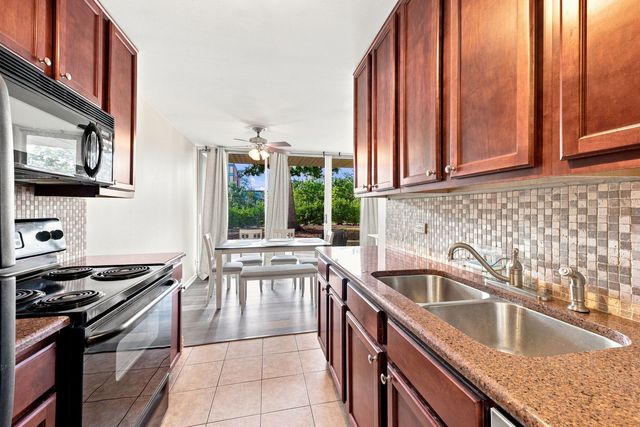 5950 Oakwood Drive 1C, Lisle, IL 60532