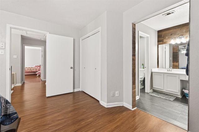 5930 Arncliffe Drive, Houston, TX 77088