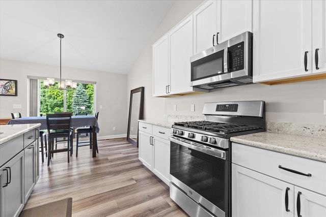 9154 Creekside CIRCLE, Pleasant Prairie, WI 53158