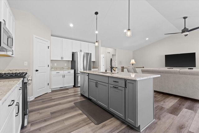 9154 Creekside CIRCLE, Pleasant Prairie, WI 53158