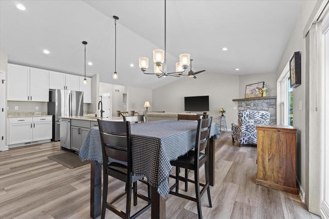 9154 Creekside CIRCLE, Pleasant Prairie, WI 53158