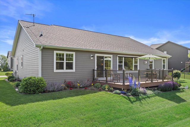 9154 Creekside CIRCLE, Pleasant Prairie, WI 53158
