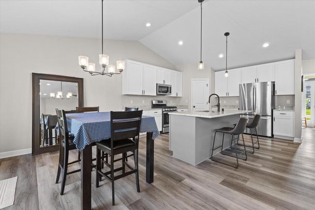 9154 Creekside CIRCLE, Pleasant Prairie, WI 53158
