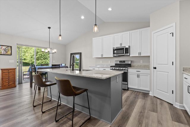 9154 Creekside CIRCLE, Pleasant Prairie, WI 53158