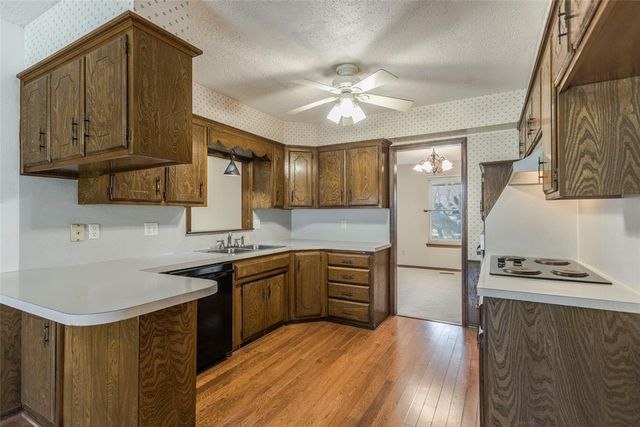 2008 Bella Vista Drive, Edmond, OK 73013
