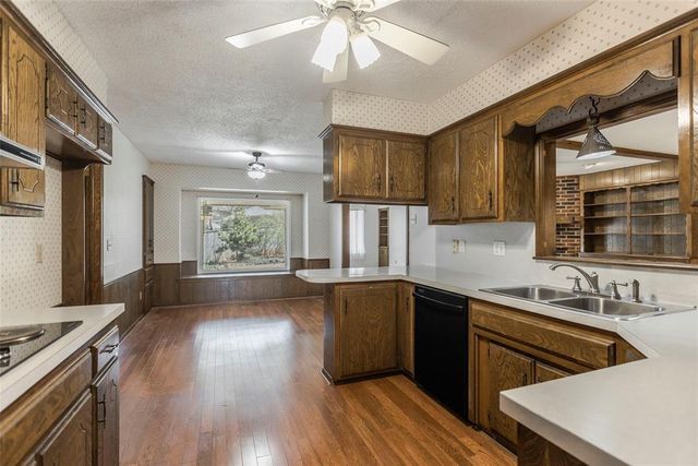 2008 Bella Vista Drive, Edmond, OK 73013
