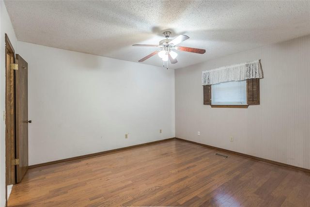 2008 Bella Vista Drive, Edmond, OK 73013