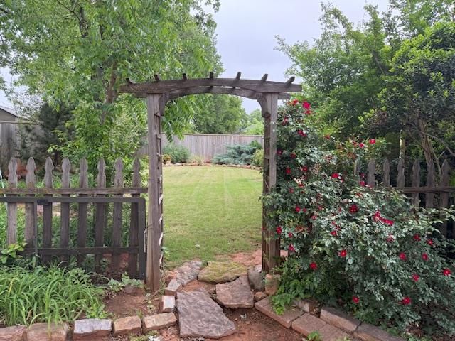 2008 Bella Vista Drive, Edmond, OK 73013