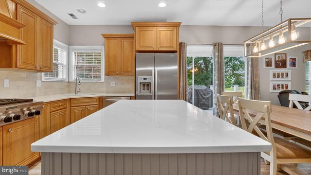 2441 KEMPER RD, Crofton, MD 21114