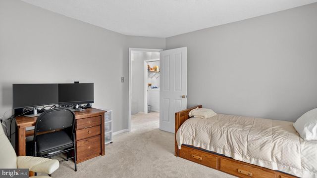 2441 KEMPER RD, Crofton, MD 21114