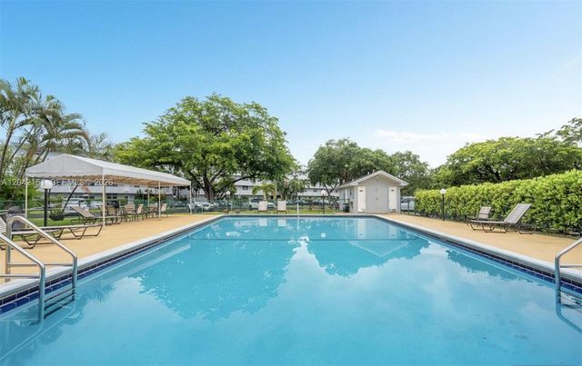 117 Royal Park Drive 3F, Oakland Park, FL 33309