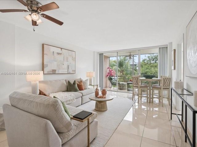 117 Royal Park Drive 3F, Oakland Park, FL 33309