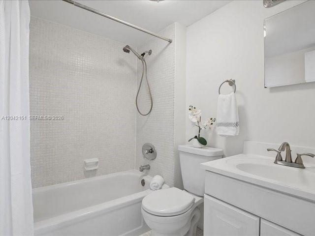 117 Royal Park Drive 3F, Oakland Park, FL 33309