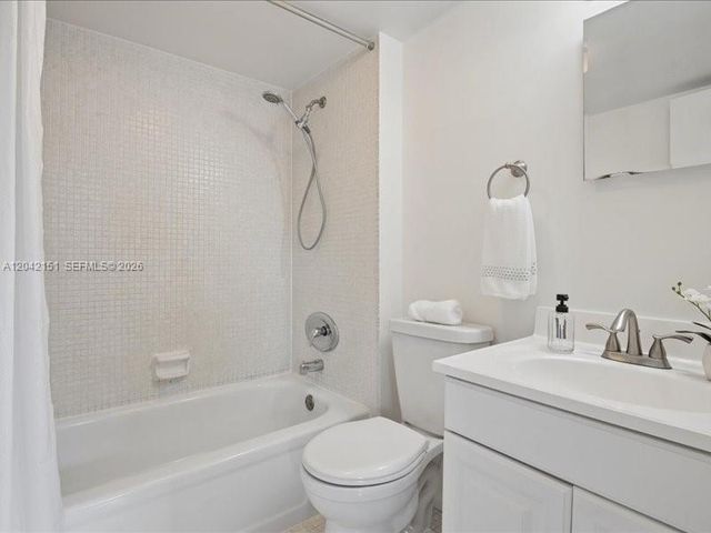117 Royal Park Drive 3F, Oakland Park, FL 33309