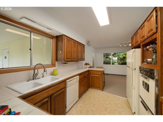 12115 Ne FREMONT St, Portland, OR 97220