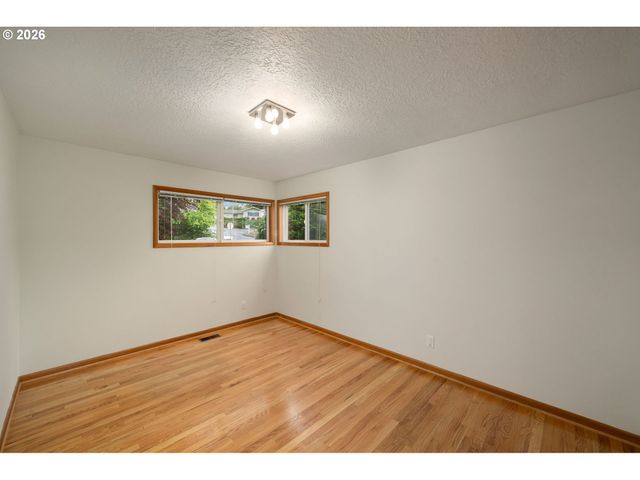 12115 Ne FREMONT St, Portland, OR 97220